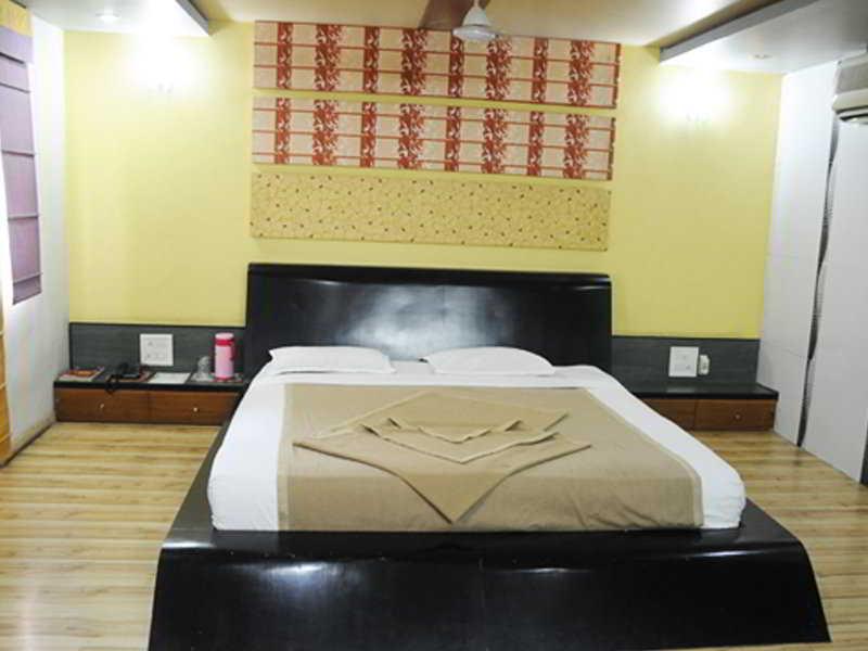 Hotel Neelkanth Paradise Ahmadabad Zewnętrze zdjęcie