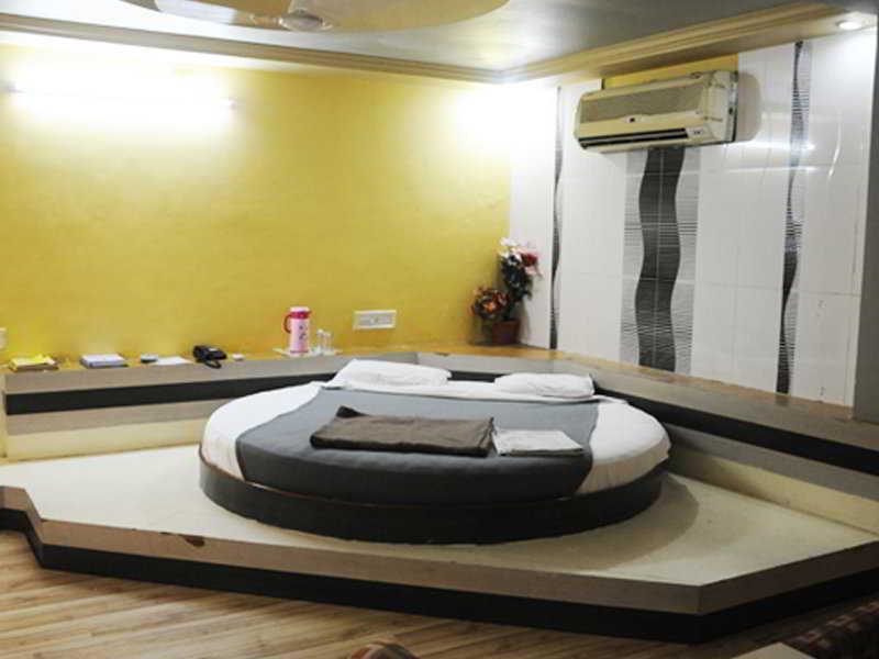 Hotel Neelkanth Paradise Ahmadabad Zewnętrze zdjęcie