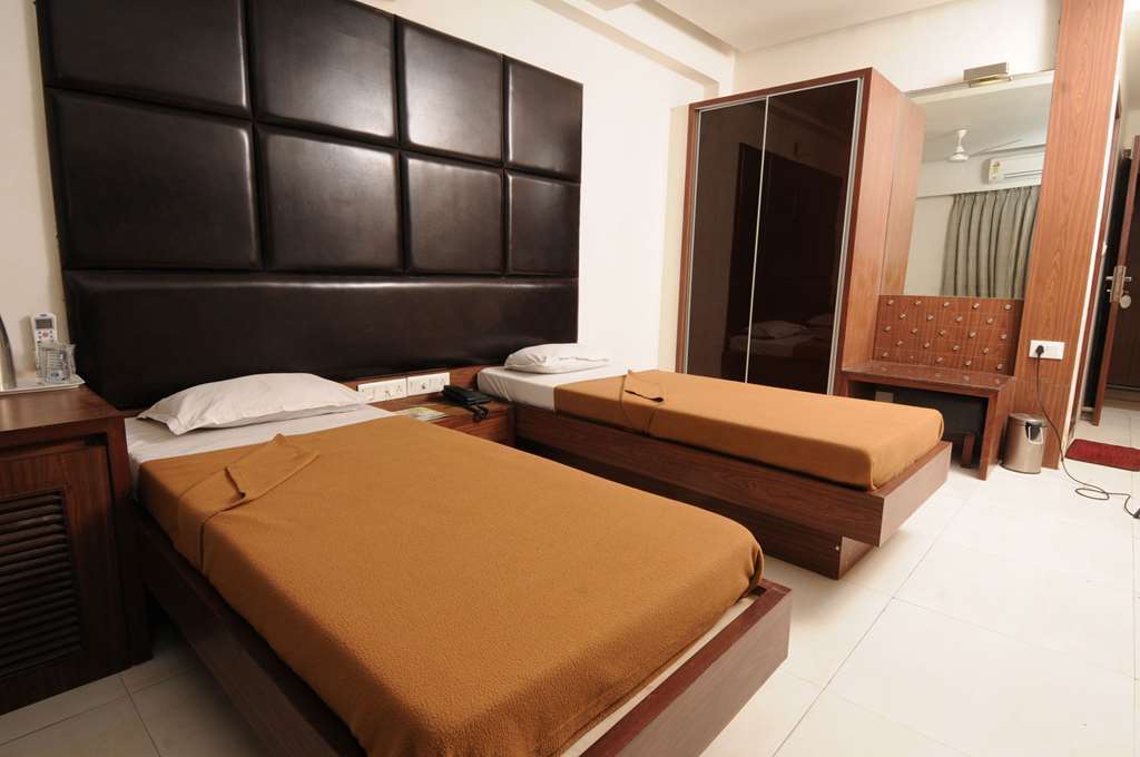 Hotel Neelkanth Paradise Ahmadabad Pokój zdjęcie